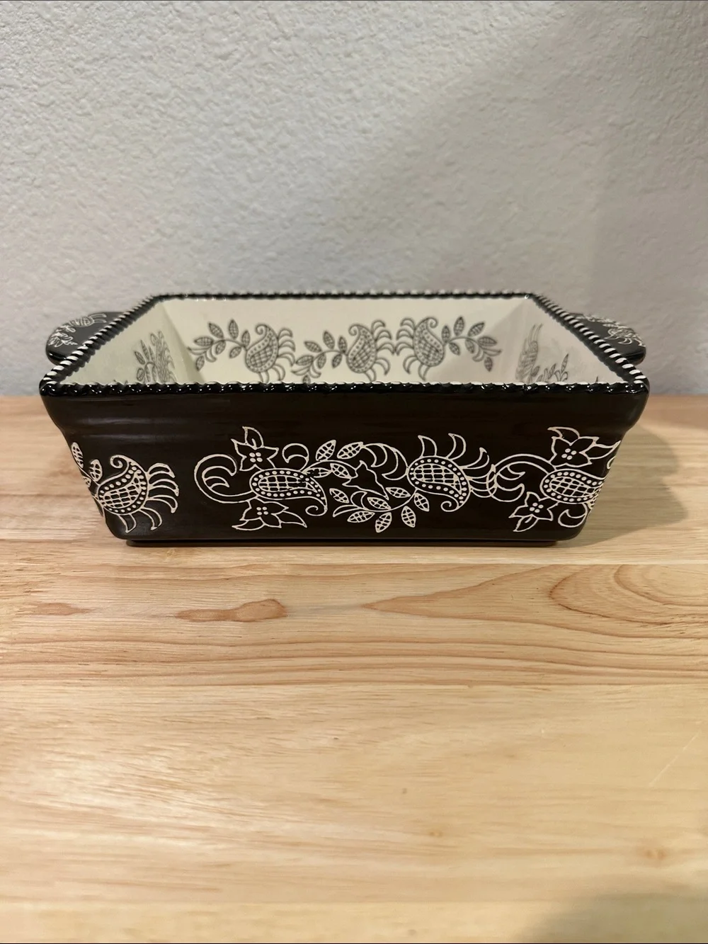 Baum Paisley/Botanical/Floral Black and White Casserole Pan